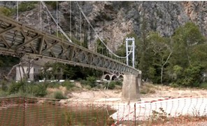 Oι πληγές στα Τέμπη παραμένουν - Η εκκλησία της Αγίας Παρασκευής ξαναλειτουργεί (βίντεο)